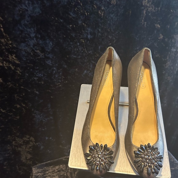 Coach - beautiful, classy and elegant heels - Picture 7 of 16